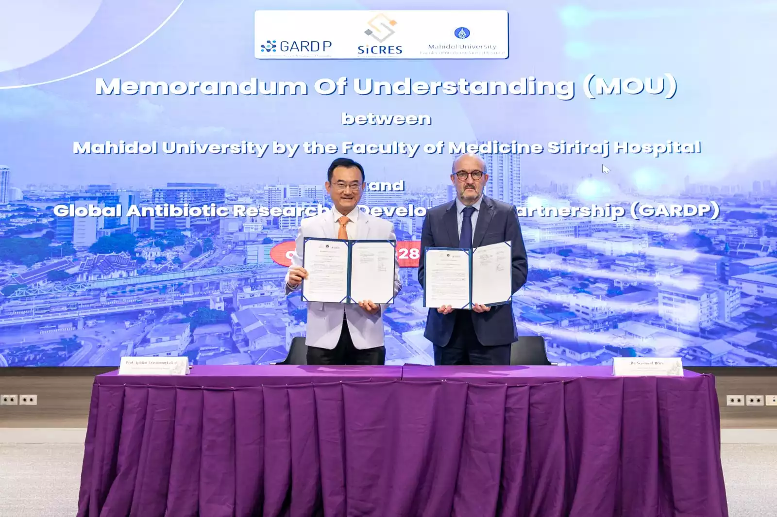Sicres Mou Signing Ceremony 5