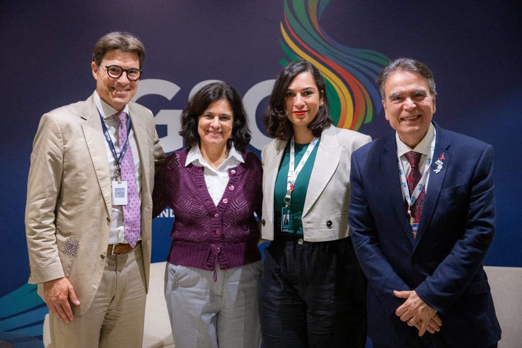 Peter, Health Minister Nísia Trindade, Susana, former Health Minister José Temporão,