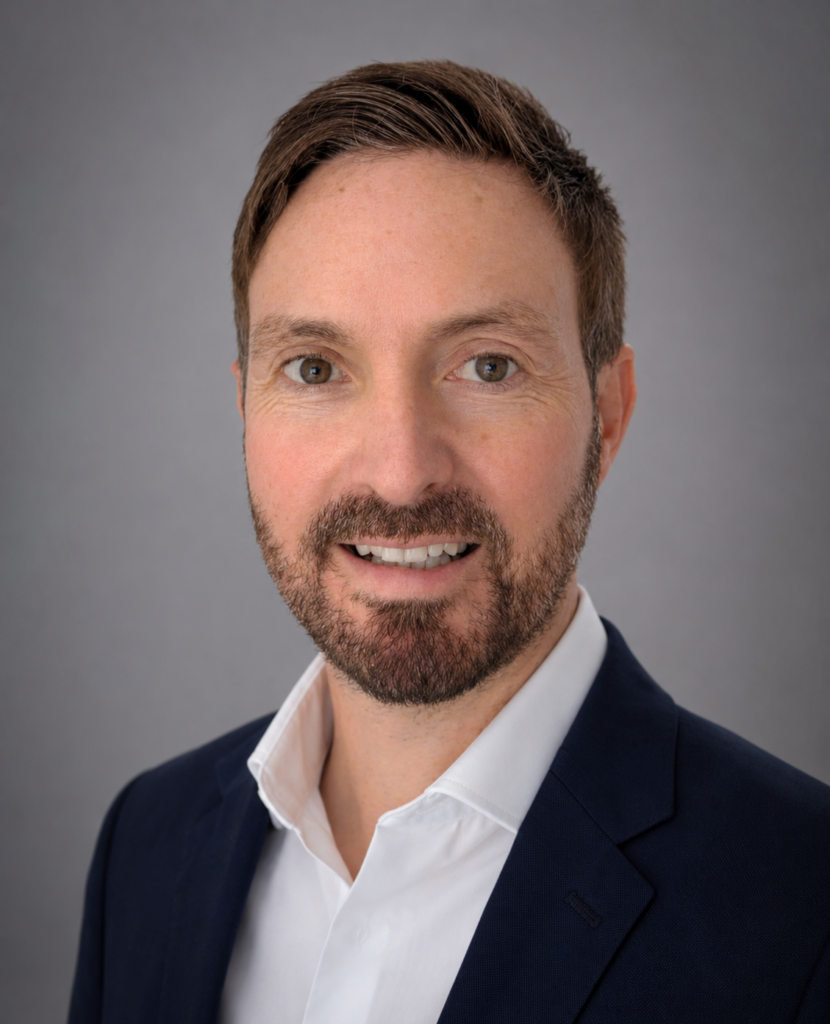 Andrew Headshot photo